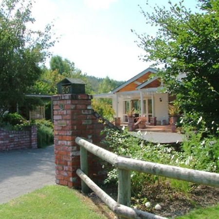 Acacia Bay Lodge Bed & Breakfast Taupo Ngoại thất bức ảnh
